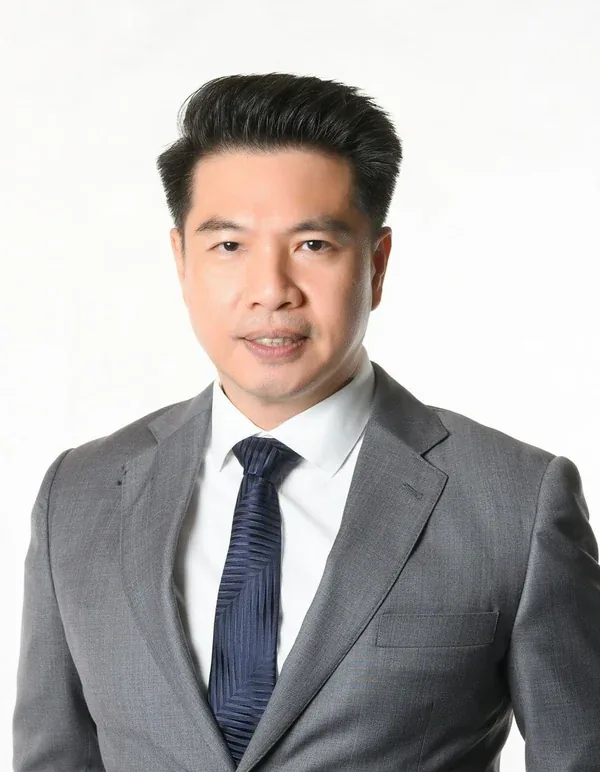 Studio portrait of Datuk Joshua Ho Yee En, JP